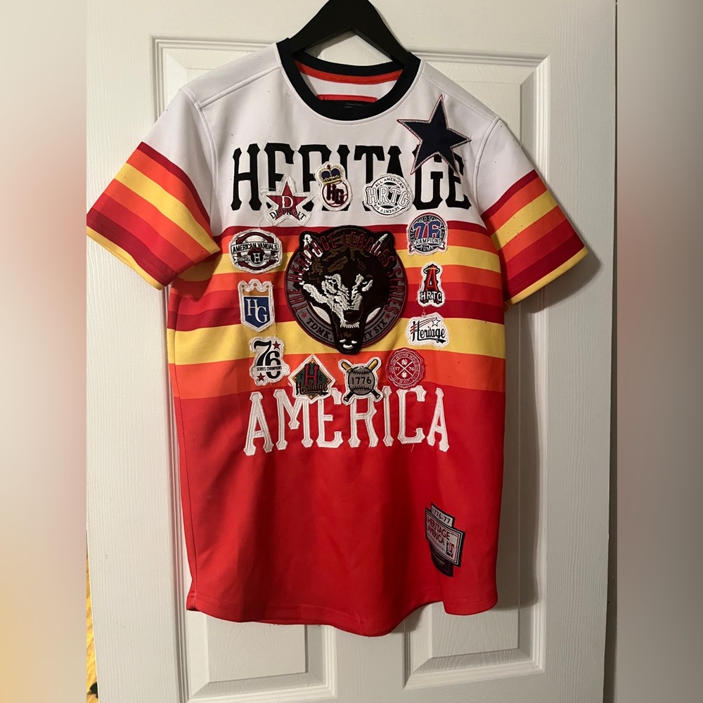 🐠Mens Pullover Shirt. 100% Polyester Heritage America. Size Medium.